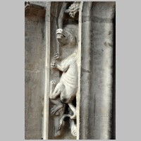 Sculpture du pied droit de la porte de la sacristie. Photo by Philippe_28 on flickr.jpg